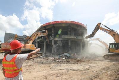 深圳光明区集中拆除13万平米“烂尾楼”违建 城市治理的一次硬仗
